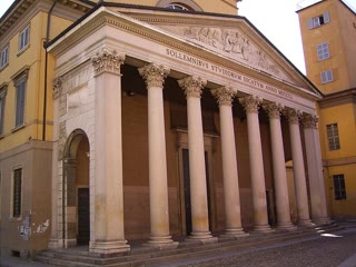 The Aula Magna of the University of Pavia — the ancient Lombard university where Golgi studied under Bizzozero and spent his career (Giorgio Gonnella, CC BY-SA 3.0).
