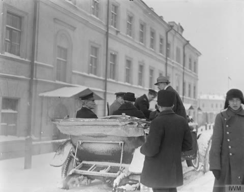 Sinclair (with fellow officers) during the Baltic campaign, 1918–19 — Royal Navy official photograph, public domain