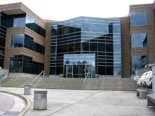 Microsoft's Building 17 on the Redmond campus. Public domain, Derrick Coetzee, 2005.