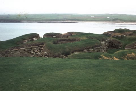 Skara Brae, Orkney — the "Scottish Pompeii," grass-roofed stone houses with stone furniture, revealed by an 1850 storm (M J Richardson / Geograph, CC BY-SA 2.0).