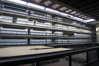 Bell Labs, Holmdel, New Jersey — the Eero Saarinen "biggest mirror ever" where SNOBOL was born (photo: Wikimedia Commons, CC BY-SA)