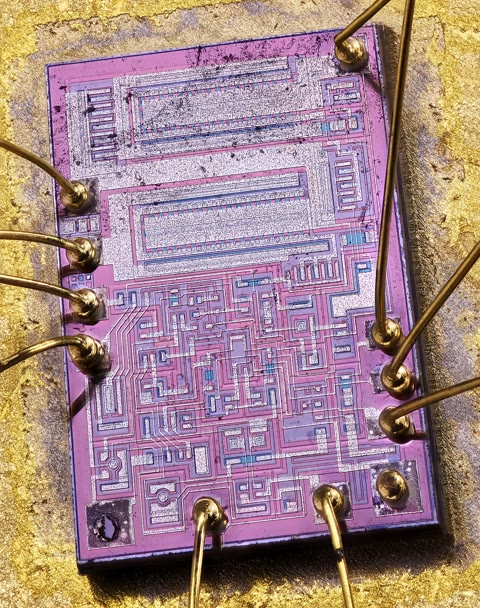 A chip die — the kind of silicon VSA wants to run on: simple, parallel, fault-tolerant bit-logic rather than floating-point multipliers (Mister rf, CC BY-SA 4.0).